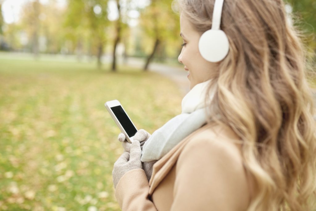 Die schönsten Reisepodcasts für Urlaub mit Kind