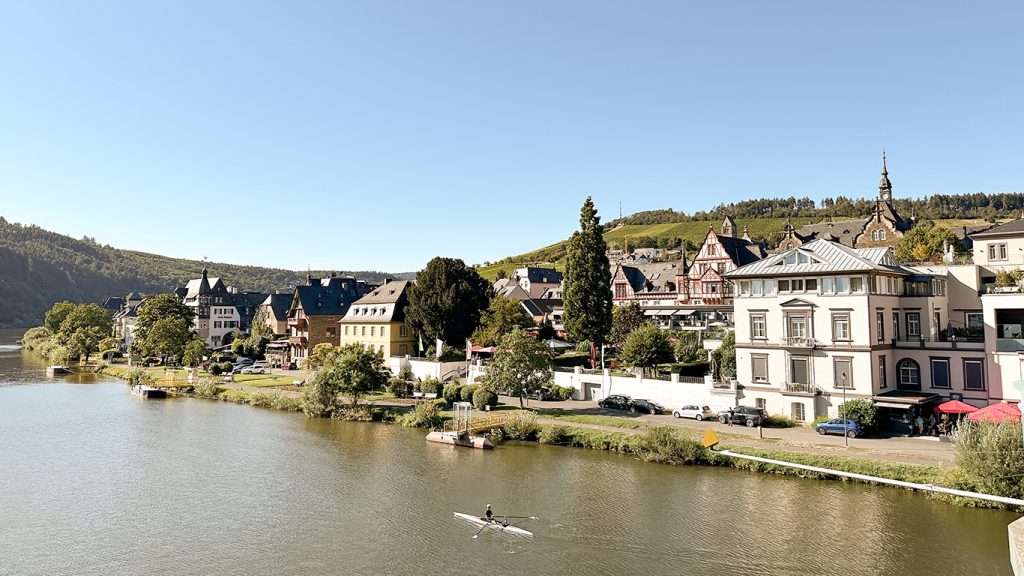 Urlaub an der Mosel mit Blick auf den Fluss in Traben-Trarbach