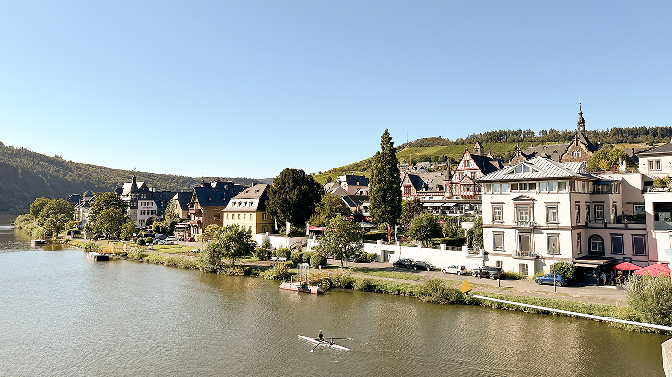 Urlaub an der Mosel mit Blick auf den Fluss in Traben-Trarbach